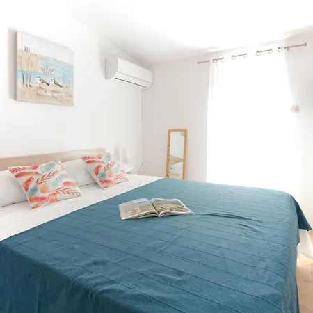Sara-vis Apartment Vis